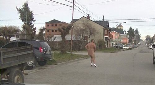 Man-runs-naked